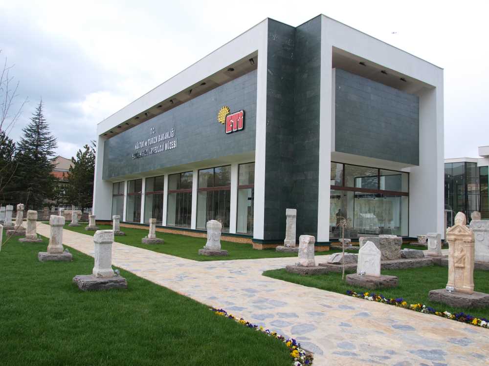 Zamanın Öyküsü: Eski Şehrin Gizemleri Rotası