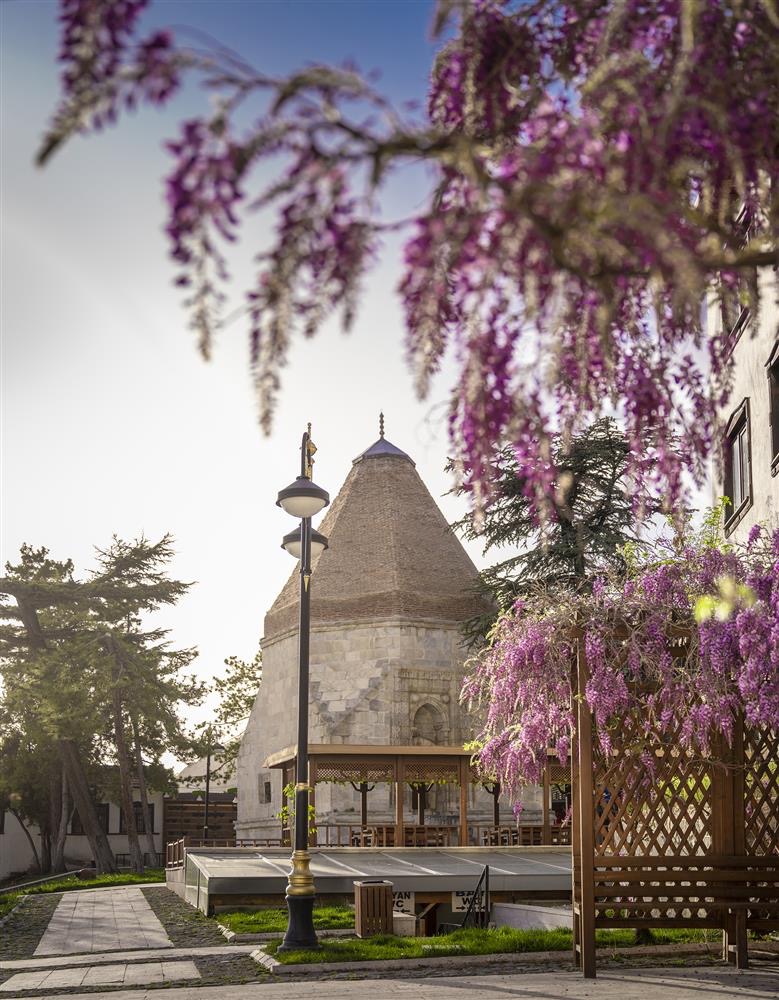 Sivrihisar Alemşah Kümbeti